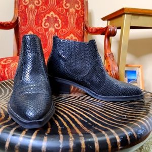 NWOT - Gabriella snakeskin and leather booties
